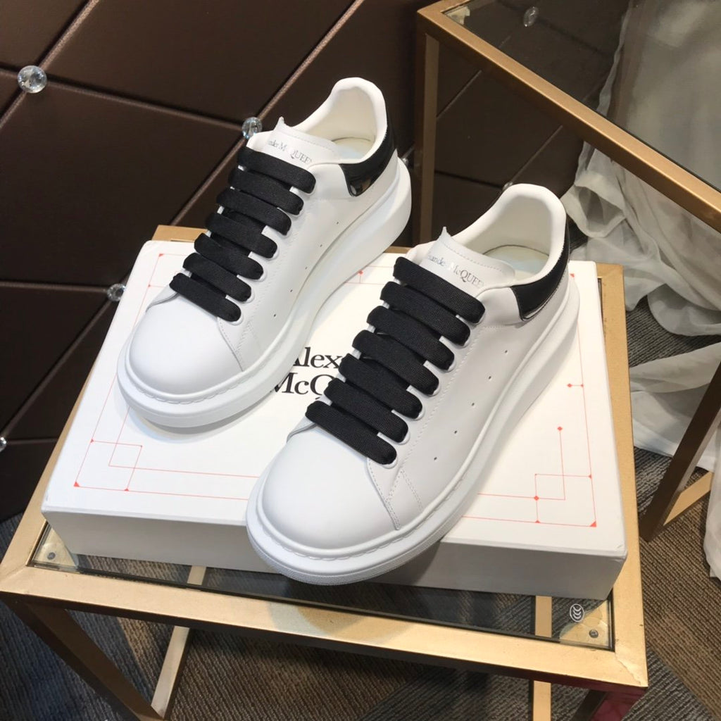 ALEXANDER MCQUEEN BIANCHE E NERE CON LACCI NERI